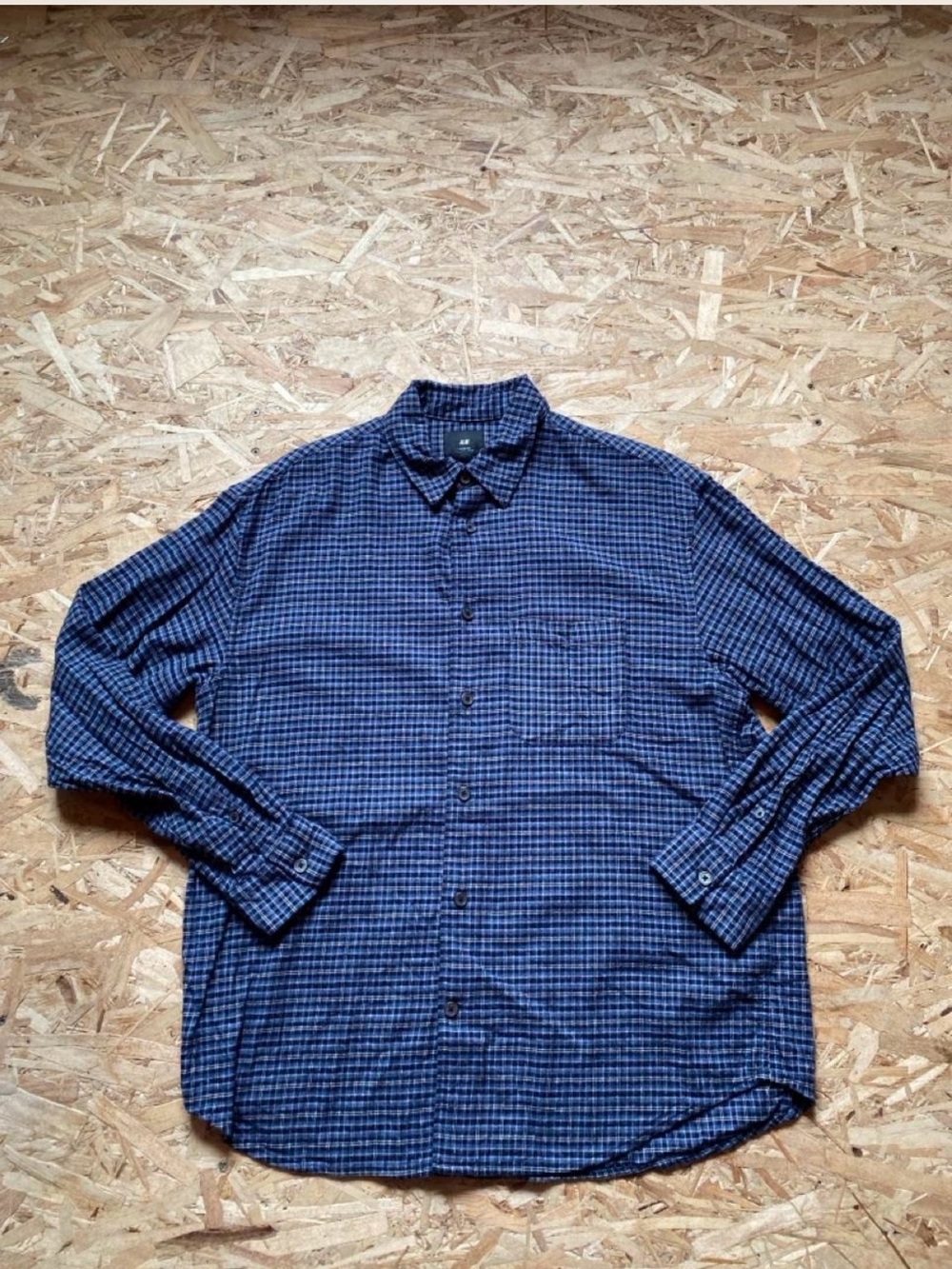 H&M Men's Navy and Black Checked Casual Button-Down Shirt